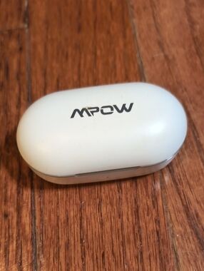 MPOW White Wireless Earbuds with Charging Case Model BH437A